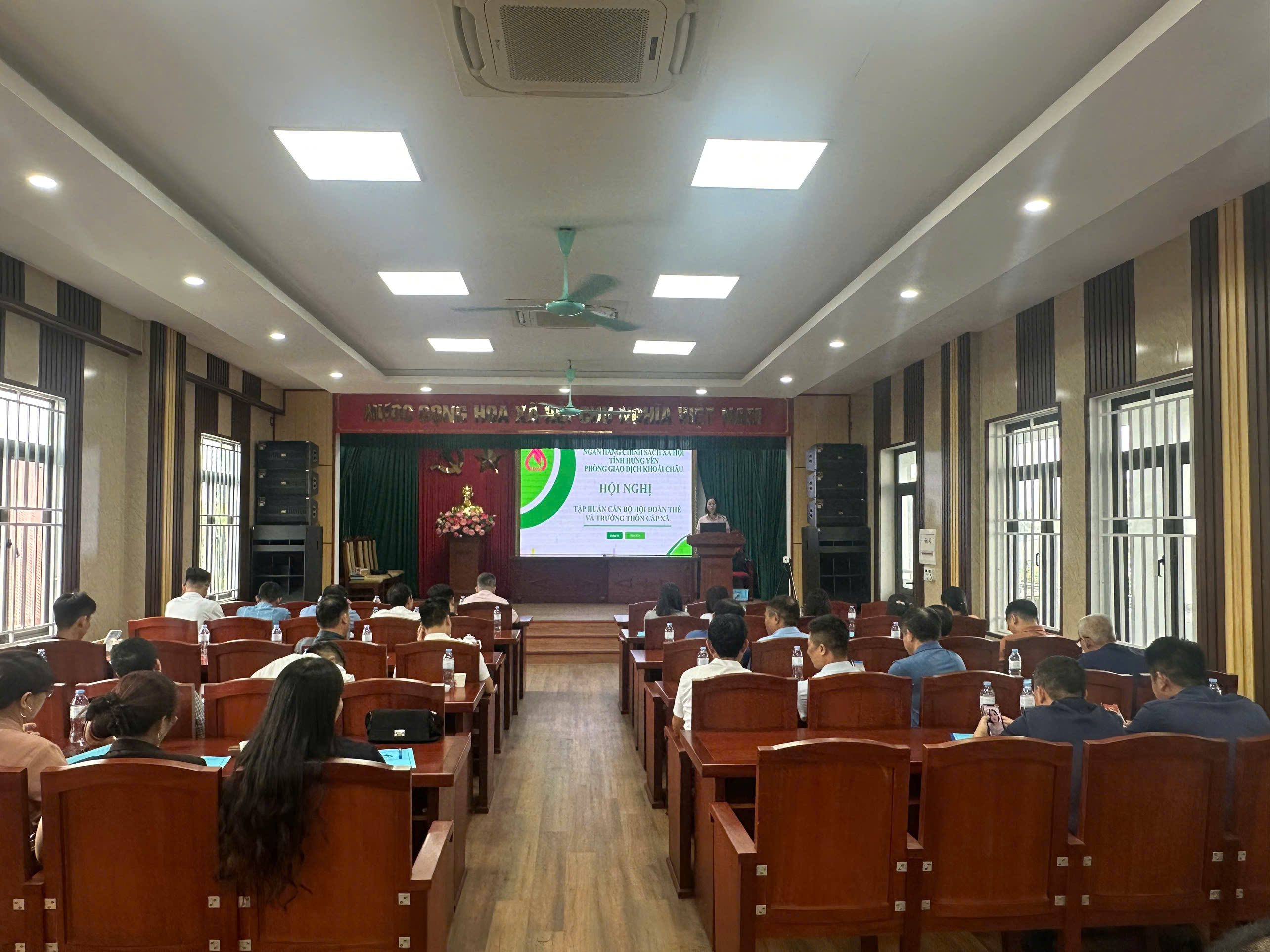 Ngân hàng Chính sách xã hội Khoái Châu tập huấn đối với trưởng thôn trong thực hiện tín dụng chính sách xã hội
