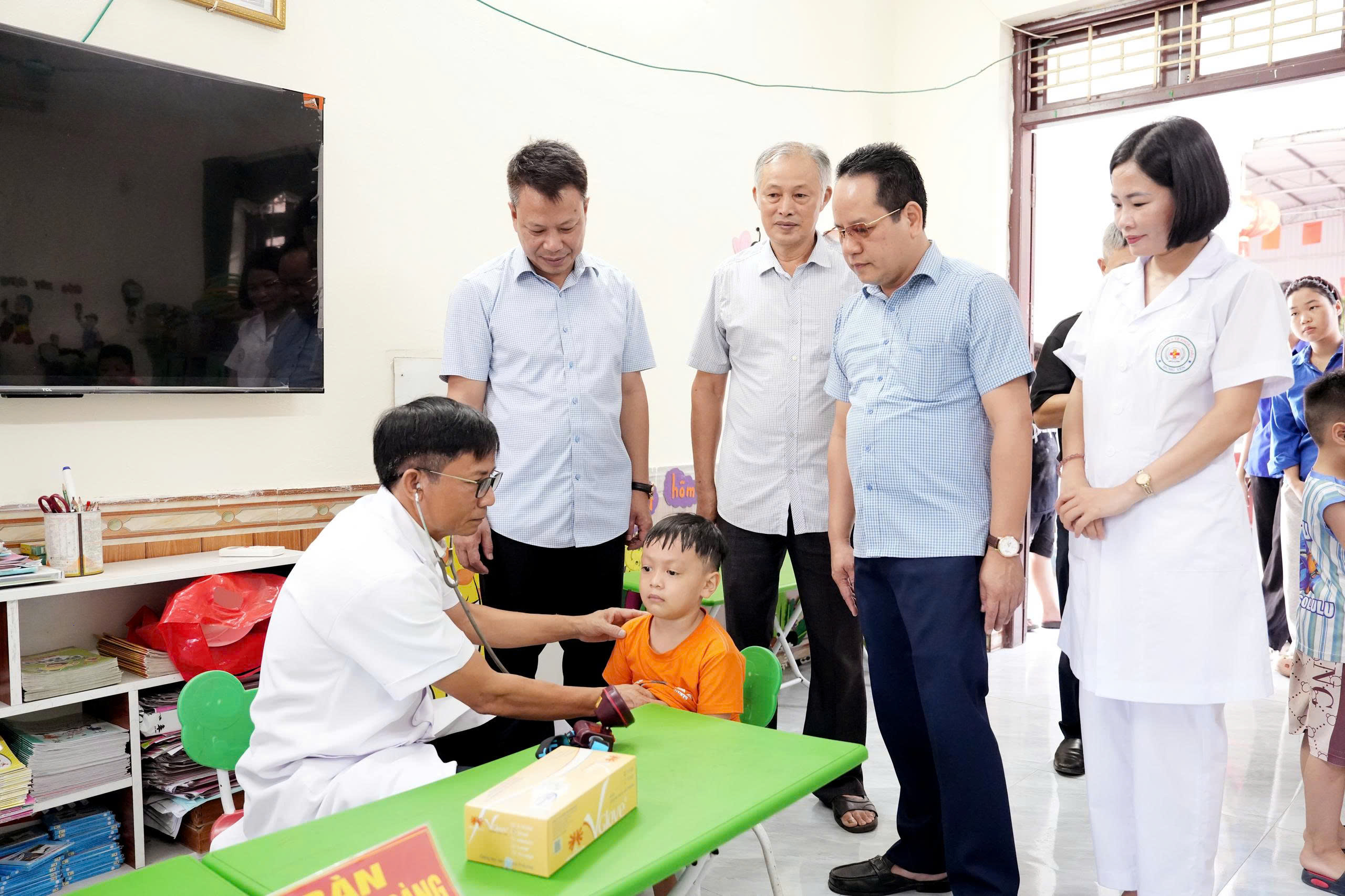 Xã Châu Ninh tổ chức chương trình khám sức khỏe định kỳ, sàng lọc miễn phí cho trẻ em dưới 6 tuổi