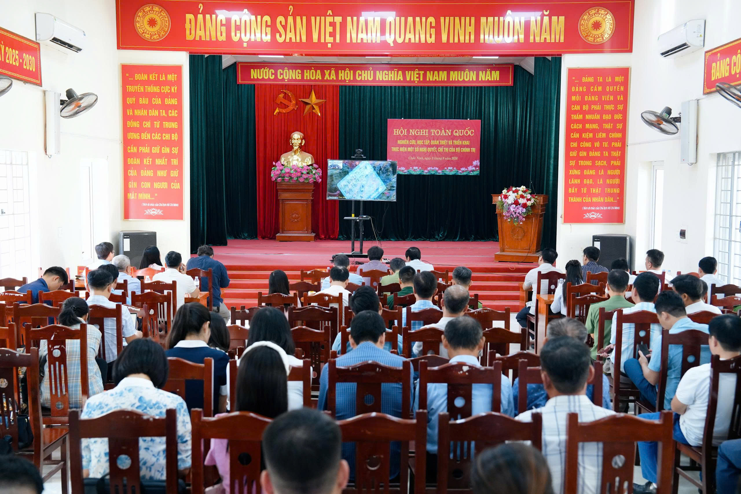 Châu Ninh tham dự Hội nghị toàn quốc nghiên cứu, học tập, quán triệt và triển khai thực hiện một số Nghị quyết, Chỉ thị của Bộ Chính trị