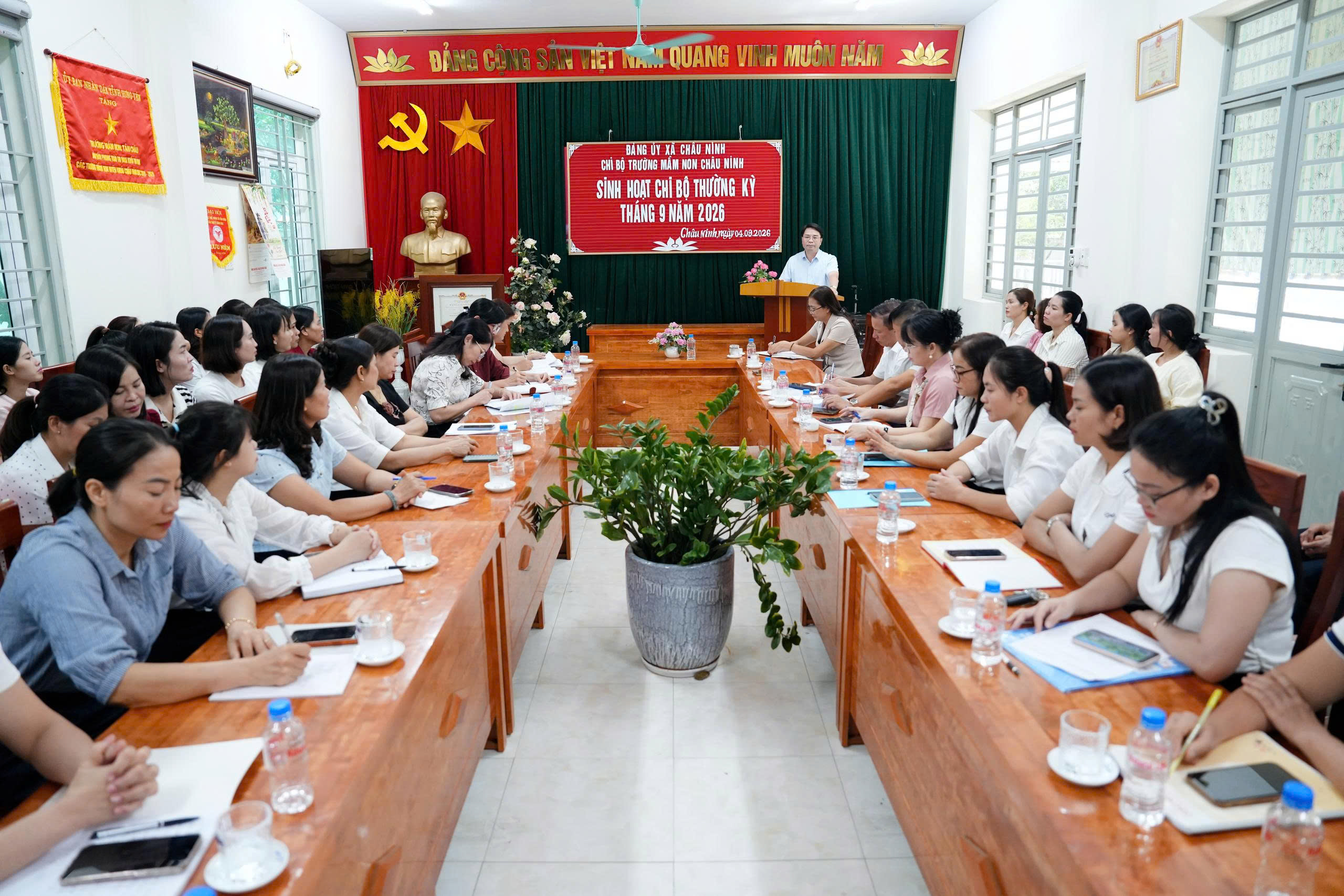 Lãnh đạo xã Châu Ninh dự sinh hoạt thường kỳ tháng 9 tại các chi bộ trực thuộc