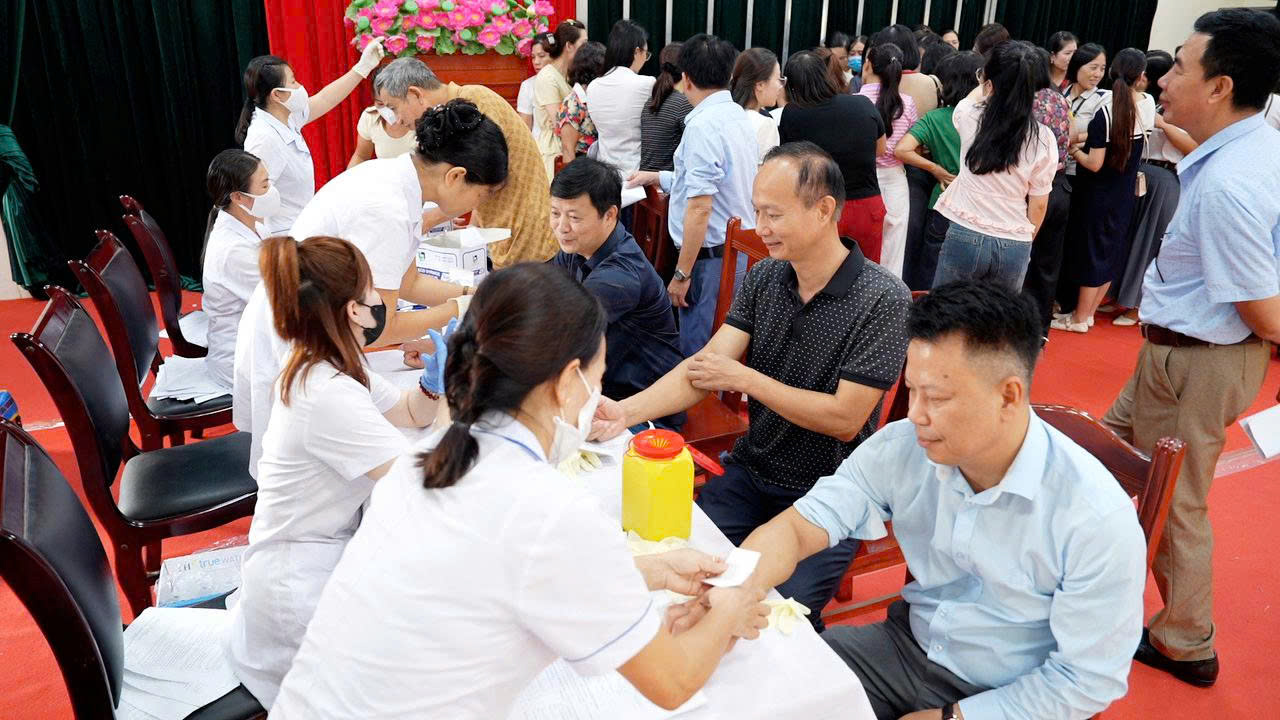 Xã Châu Ninh tổ chức khám sức khỏe định kỳ cho cán bộ, công chức, viên chức và người lao động