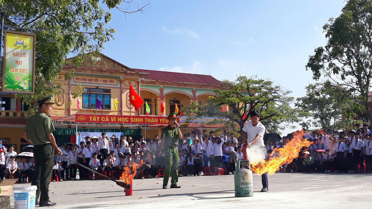 Tuyên truyền, vận động cài đặt và sử dụng ứng dụng "Báo cháy 114"