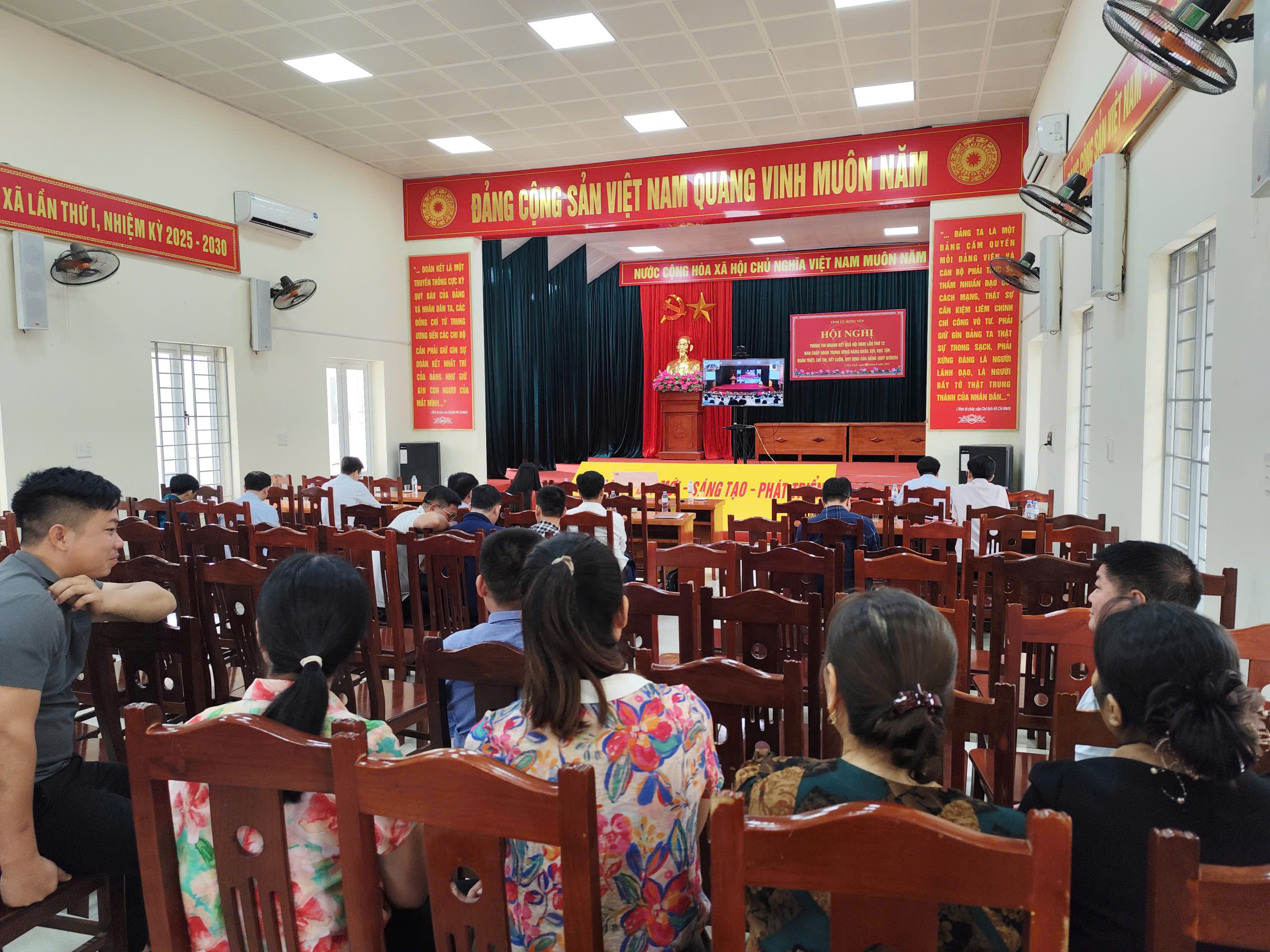Xã Châu Ninh: Hội nghị thông tin nhanh kết quả Hội nghị lần thứ 12 Ban Chấp hành Trung ương Đảng khóa XIII và quán triệt chỉ thị, kết luận, quy định của Đảng
