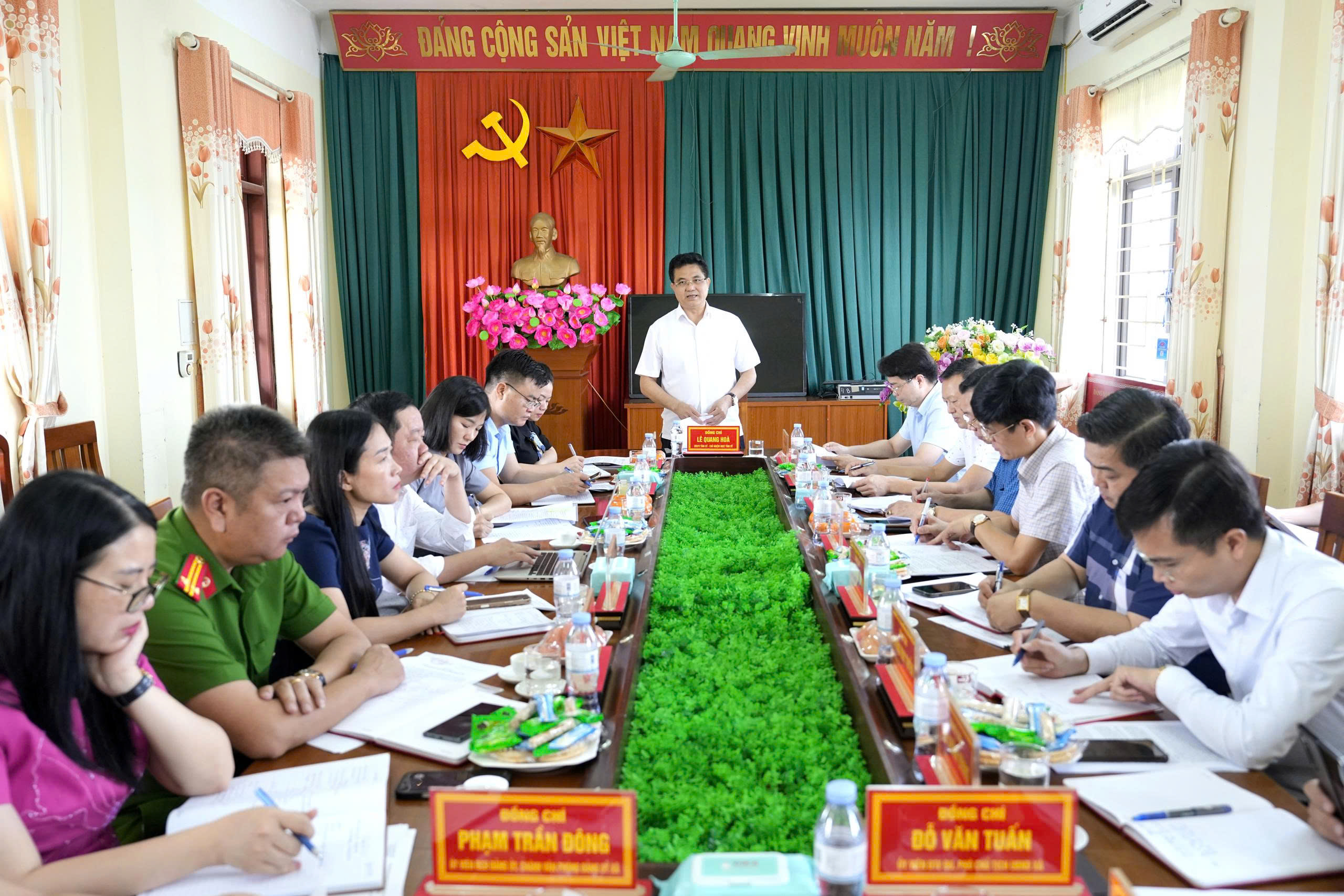 Kiểm tra việc chuẩn bị, tổ chức đại hội Đảng và triển khai vận hành chính quyền địa phương 02 cấp tại xã Châu Ninh