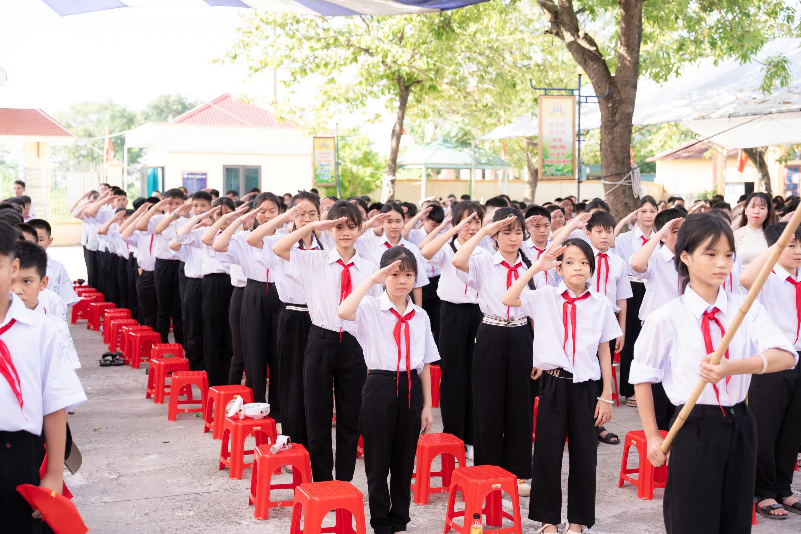 Trường THCS Tân Châu, xã Châu Ninh tổ chức lễ khai giảng đặc biệt năm học 2025–2026 & kỷ niệm 80 năm thành lập Bộ Quốc gia Giáo dục!