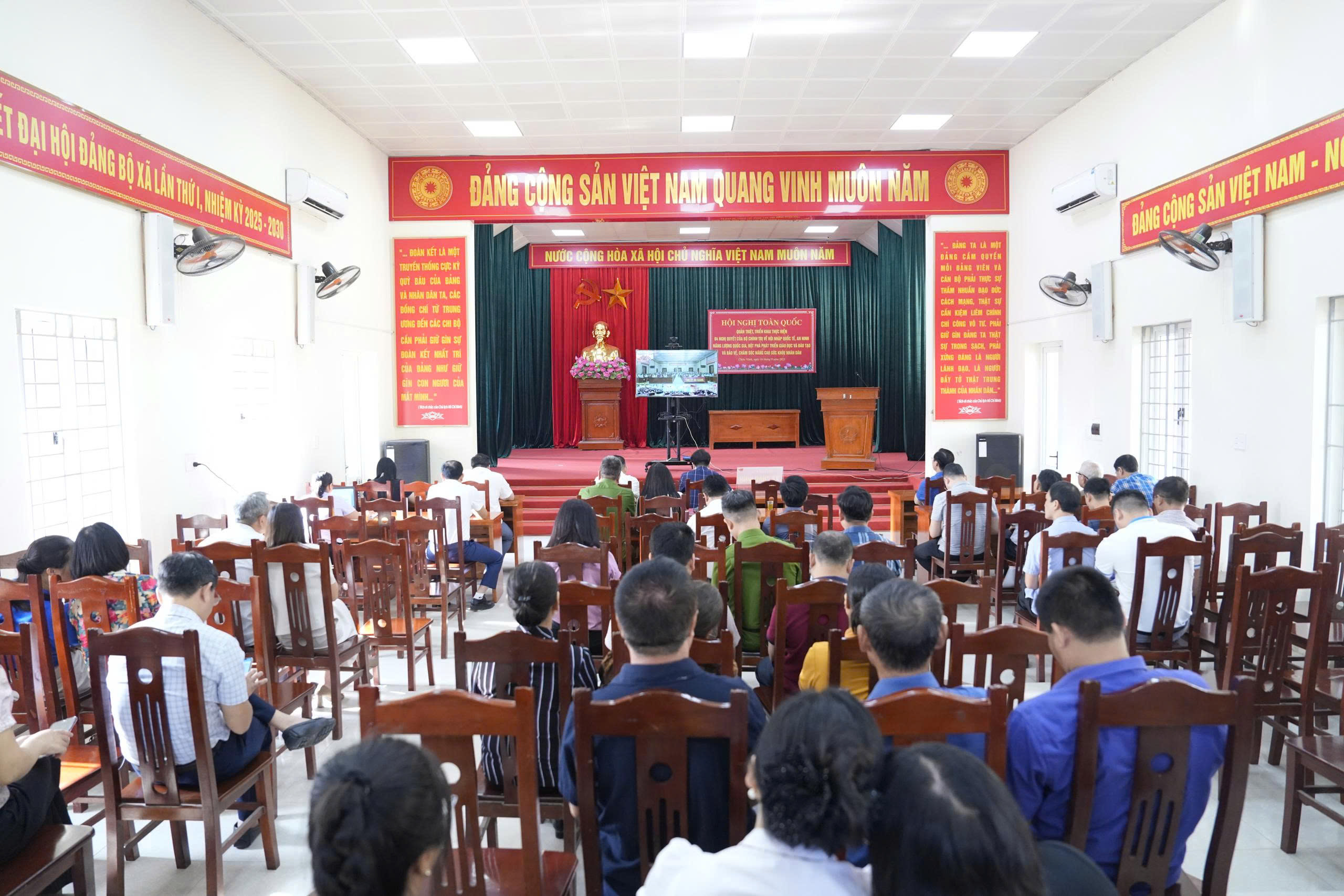 Hội nghị toàn quốc quán triệt, triển khai các Nghị quyết của Bộ Chính trị
