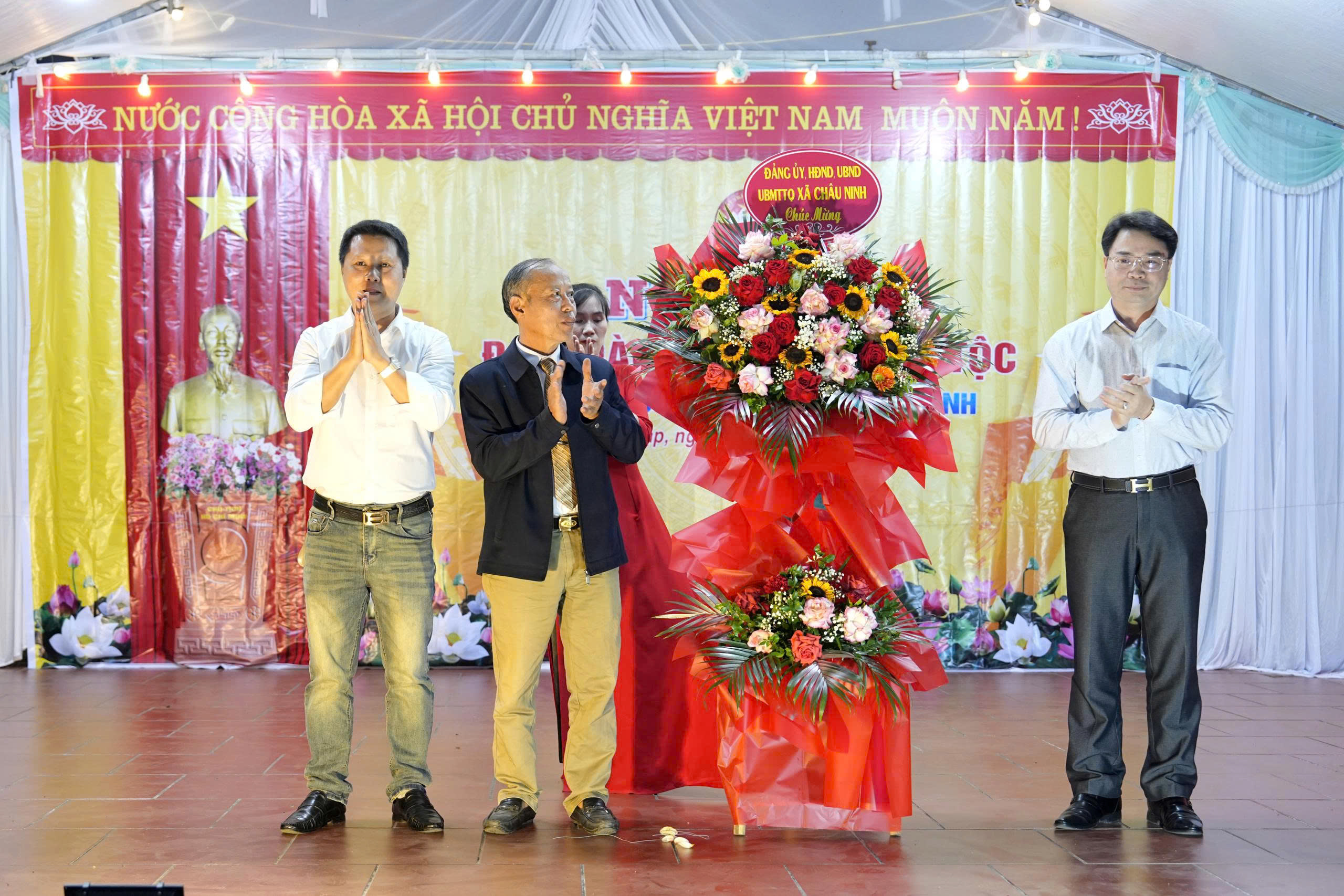 Đồng chí Mai Xuân Giới – Bí thư Đảng ủy dự Ngày hội Đại đoàn kết toàn dân tộc khu dân cư Ninh Tập, xã Châu Ninh