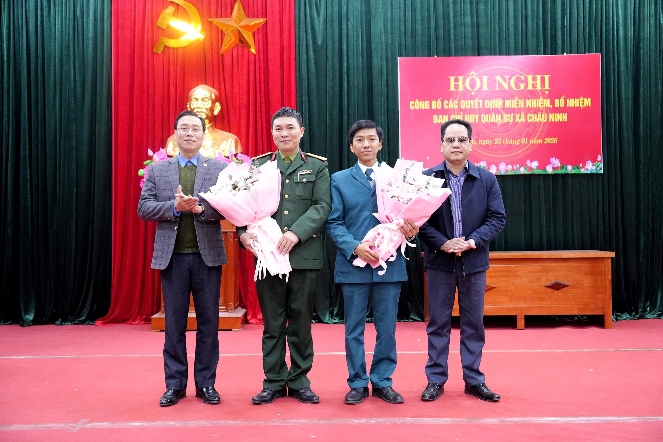 Xã Châu Ninh công bố các Quyết định về công tác cán bộ Ban chỉ huy Quân sự xã