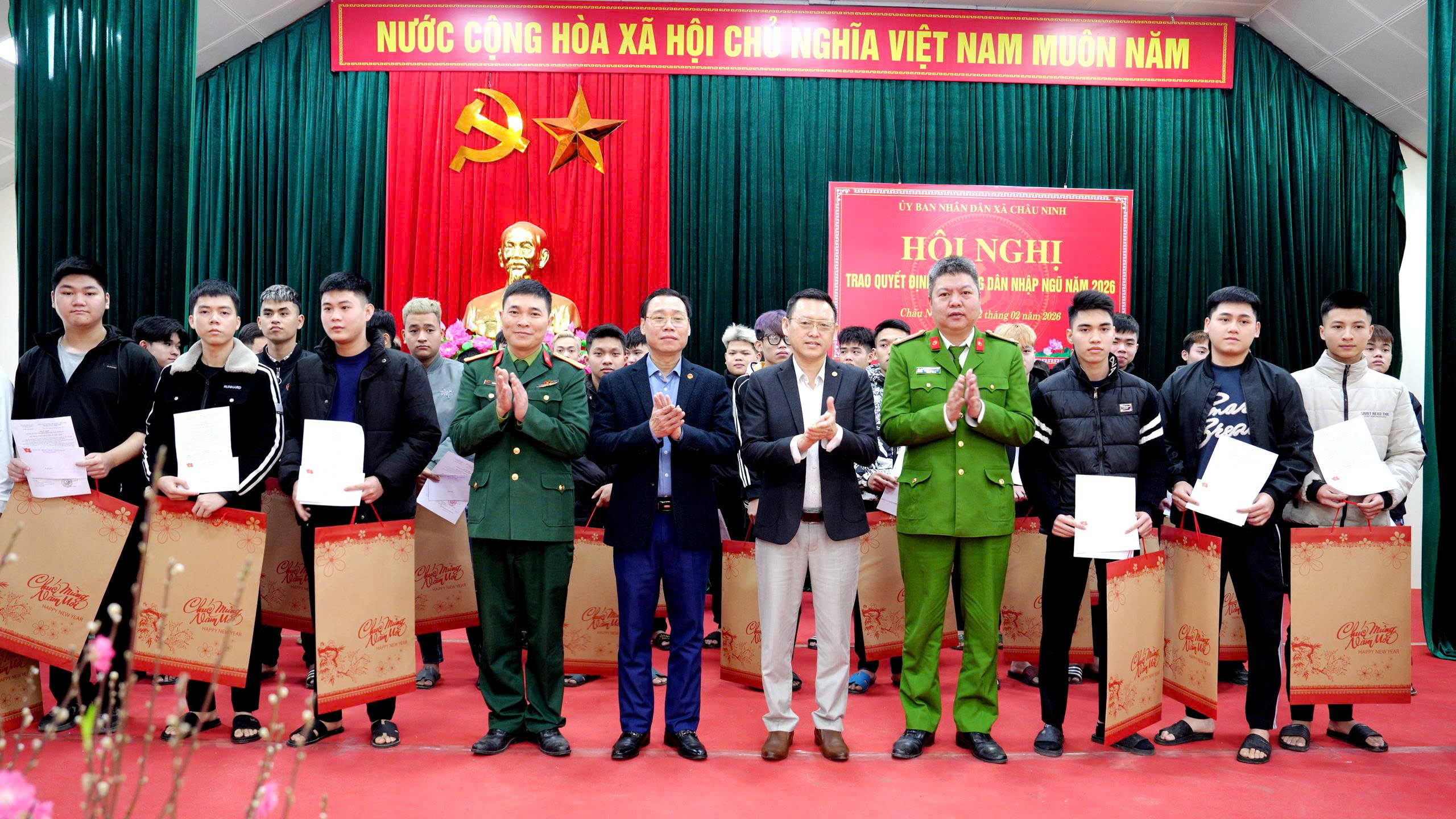Xã Châu Ninh tổ chức Hội nghị trao Quyết định gọi công dân nhập ngũ năm 2026