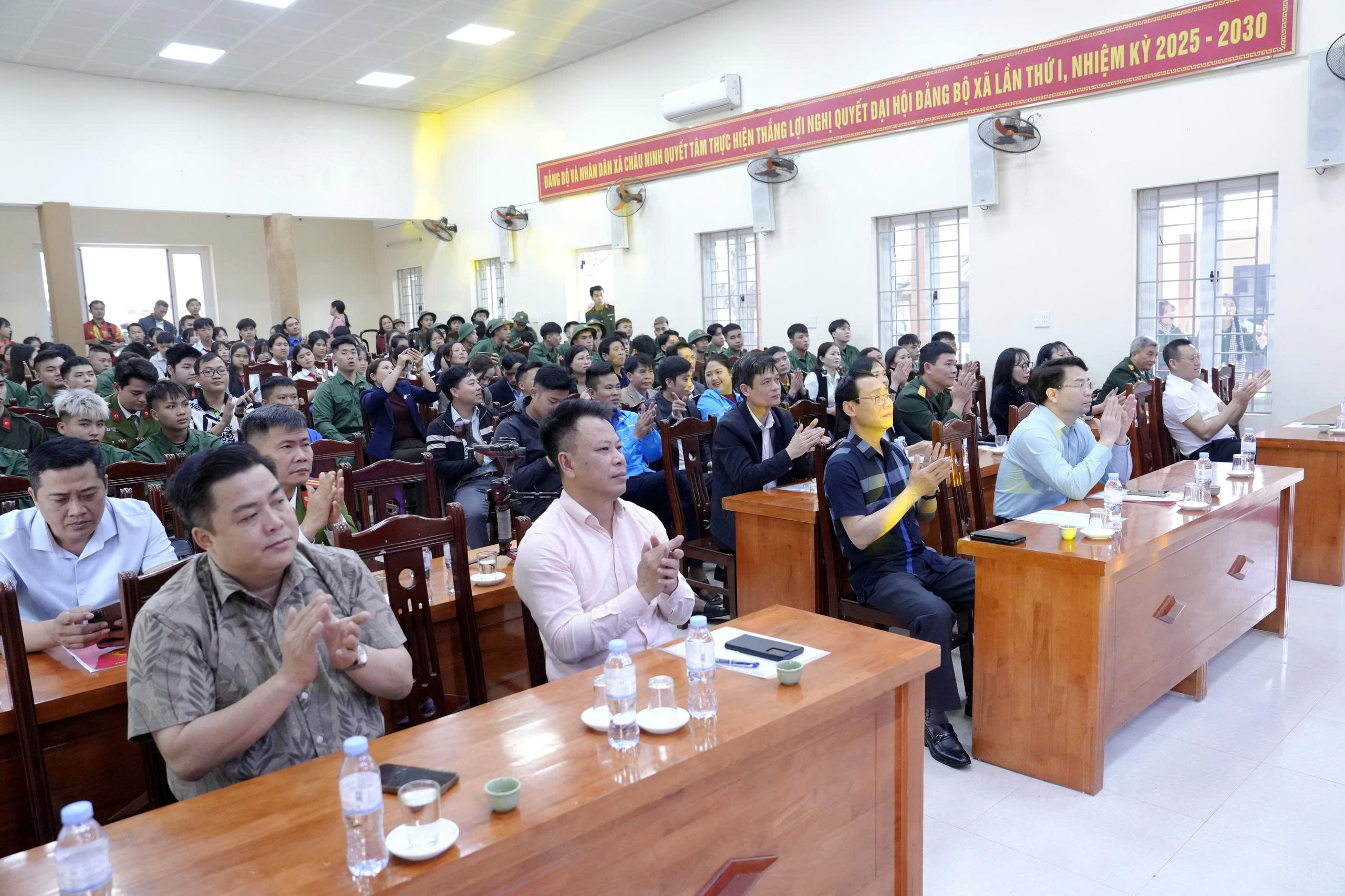 Xã Châu Ninh gặp mặt, động viên thanh niên chuẩn bị lên đường nhập ngũ