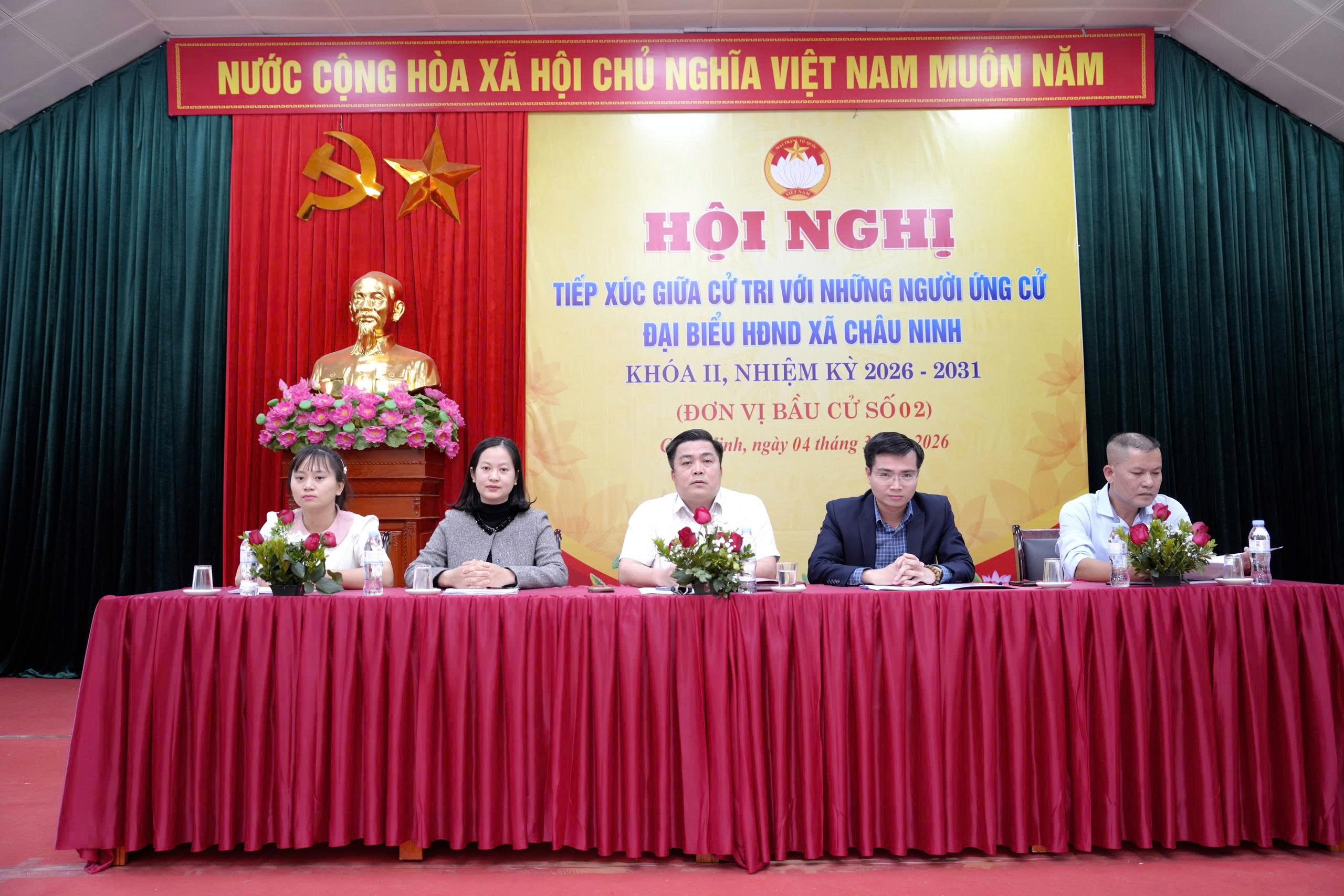 Cử tri đơn vị bầu cử số 02 tiếp xúc người ứng cử HĐND xã khóa II, nhiệm kỳ 2026–2031, gồm các thôn: Hồng Quang, Năm Mẫu, Nội Doanh.