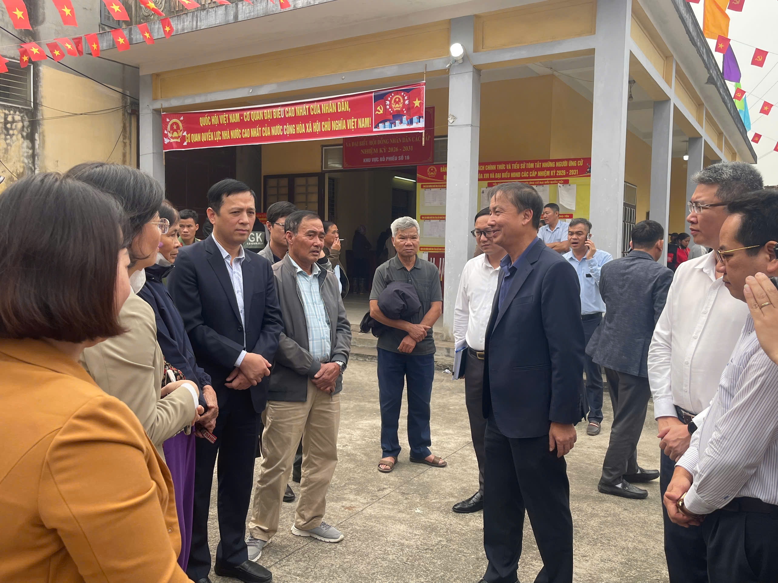 Phó Chủ tịch UBND tỉnh Nguyễn Hùng Nam kiểm tra công tác giải phóng mặt bằng dự án Khu phức hợp đô thị, du lịch sinh thái sân golf Khoái Châu