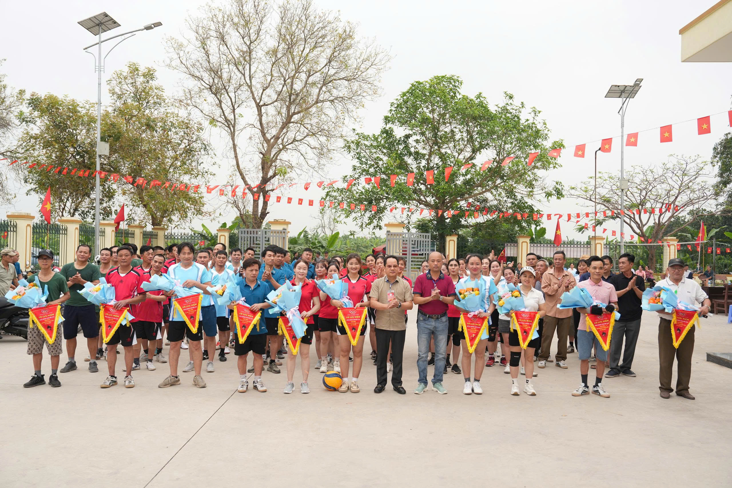 Khai mạc Giải bóng chuyền hơi nam, nữ xã Châu Ninh năm 2026
