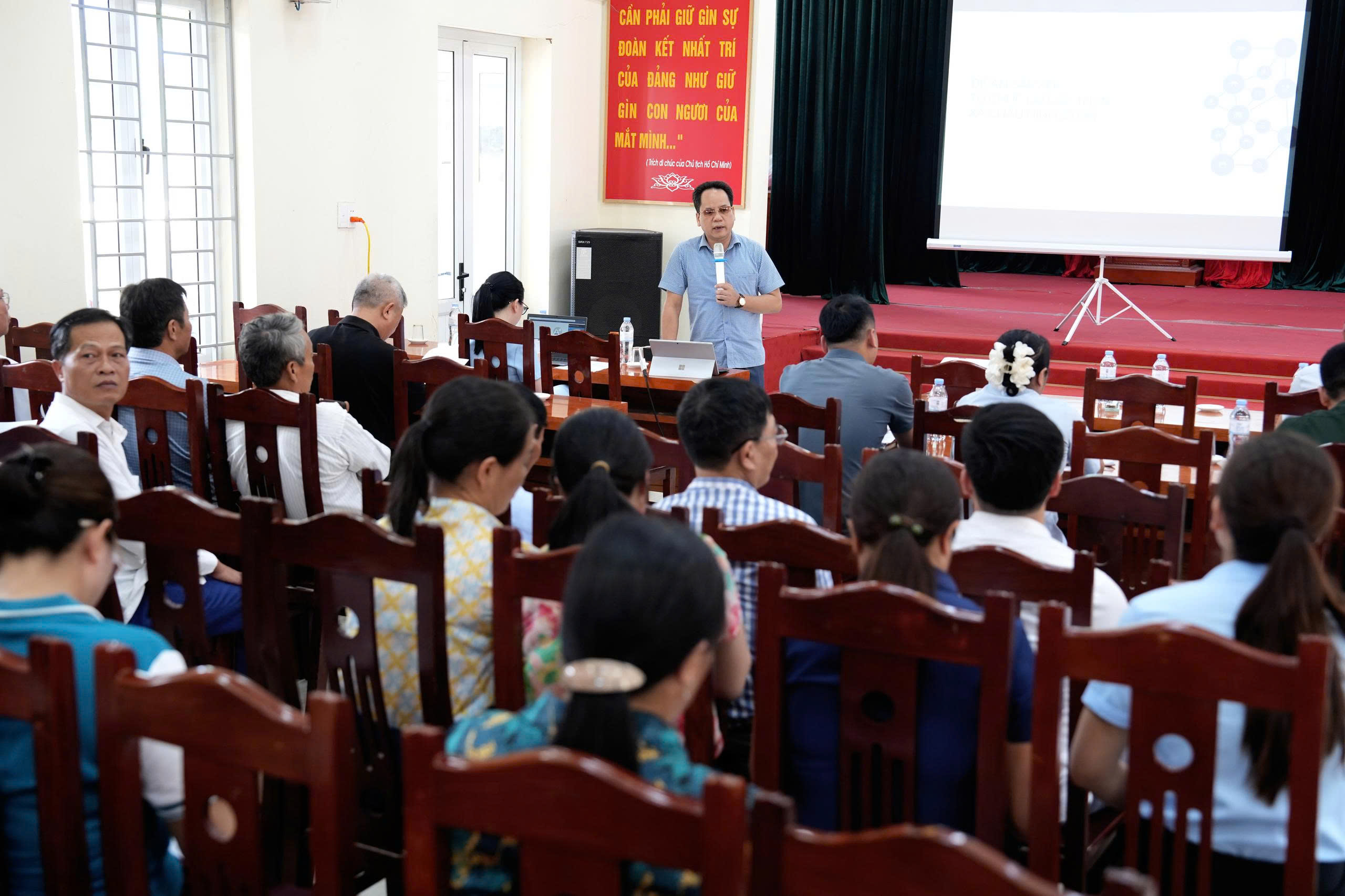 Xã Châu Ninh triển khai lấy ý kiến Nhân dân về Đề án sắp xếp, tổ chức lại thôn