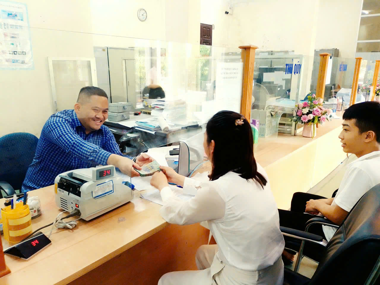 Phòng Giao dịch NHCSXH Khoái Châu đẩy mạnh triển khai tín dụng chính sách - góp phần hiện thực hóa mục tiêu tăng trưởng hai con số
