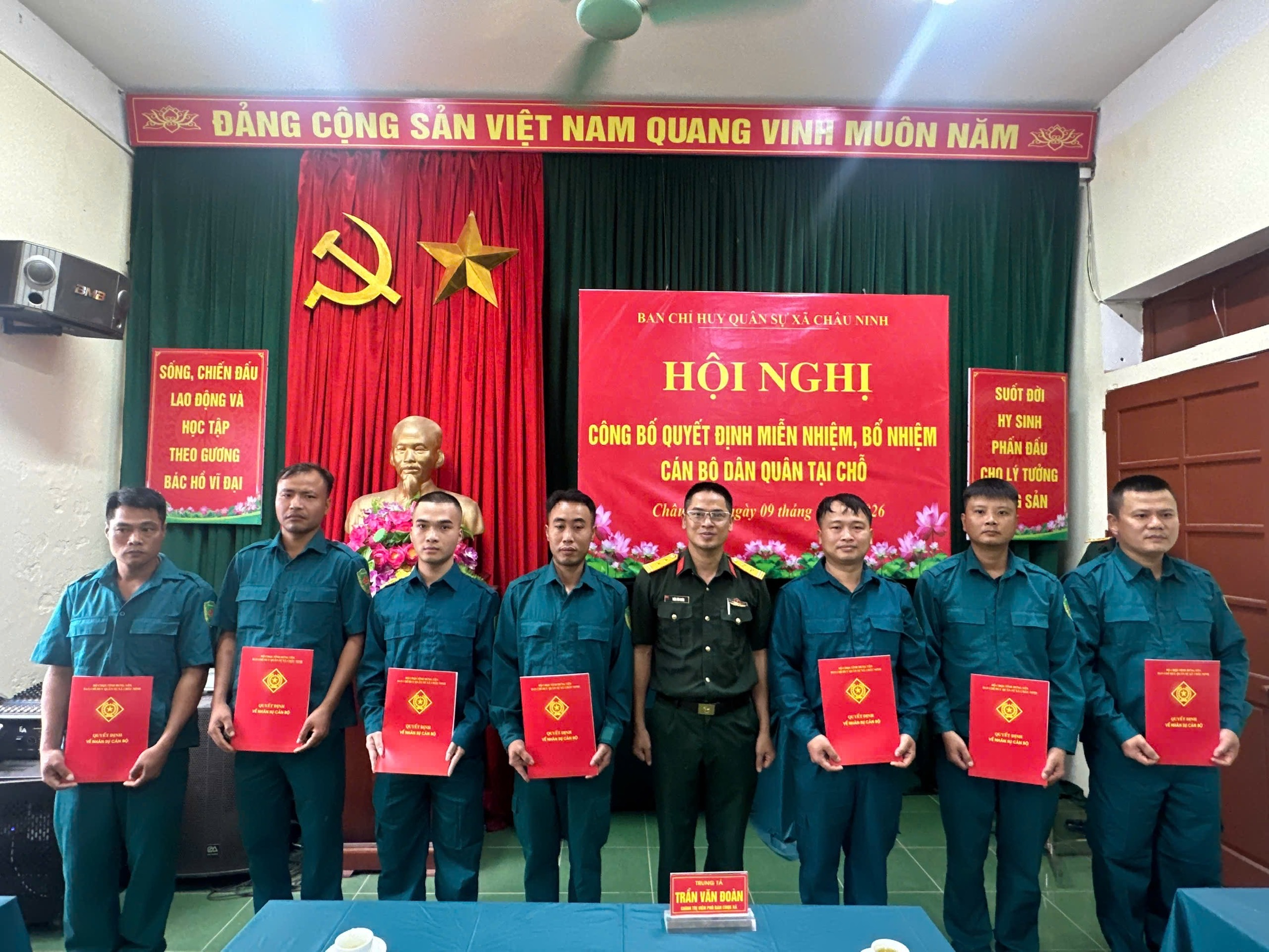 Ban chỉ huy quân sự xã Châu Ninh, tỉnh Hưng Yên  tổ chức hội nghị công bố quyết định miễn nhiệm,  bổ nhiệm cán bộ dân quân tại chỗ
