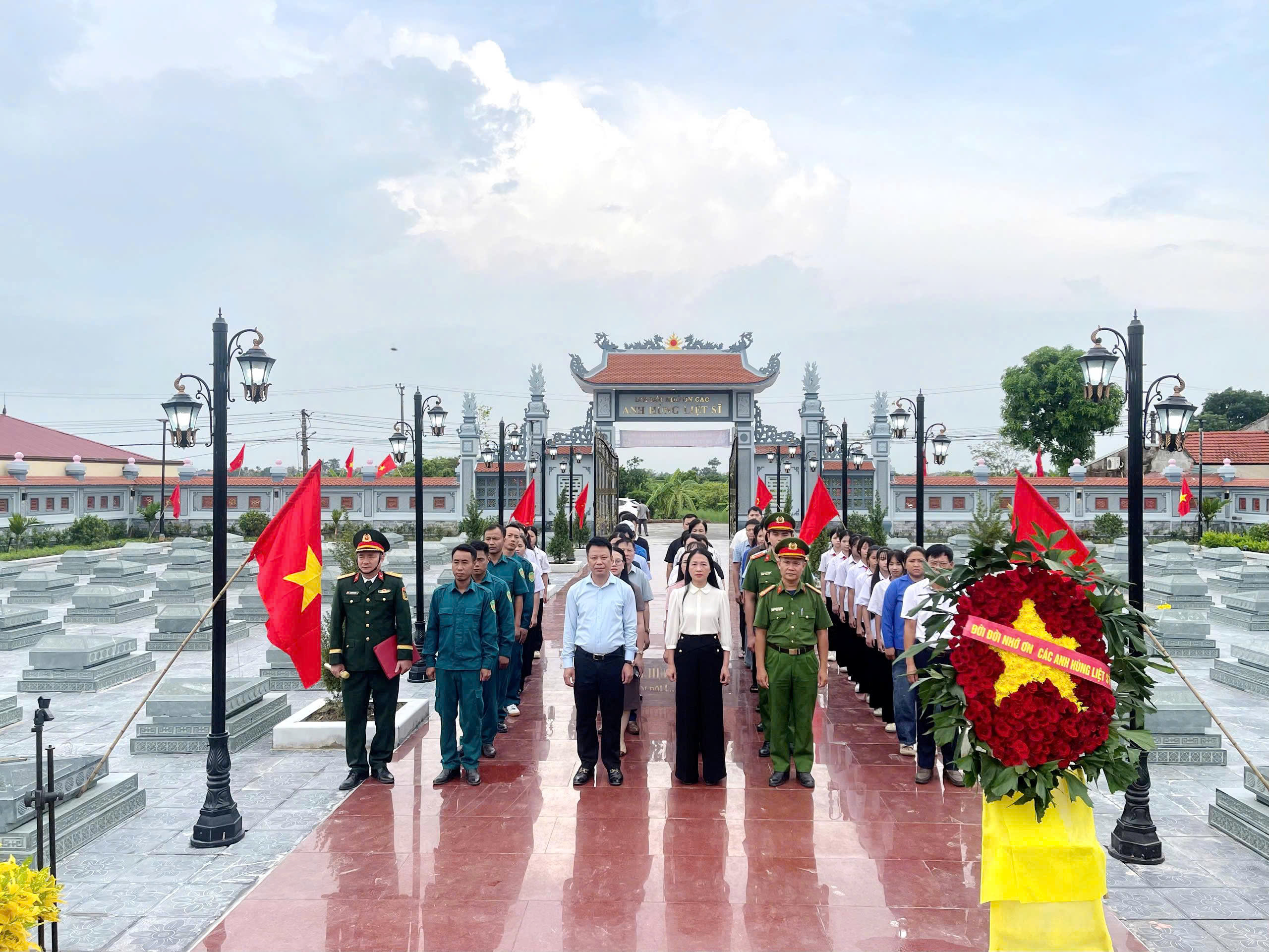 Xã Châu Ninh tổ chức Lễ dâng hương tri ân các Anh hùng liệt sĩ nhân kỷ niệm 79 năm Ngày Thương binh - Liệt sĩ