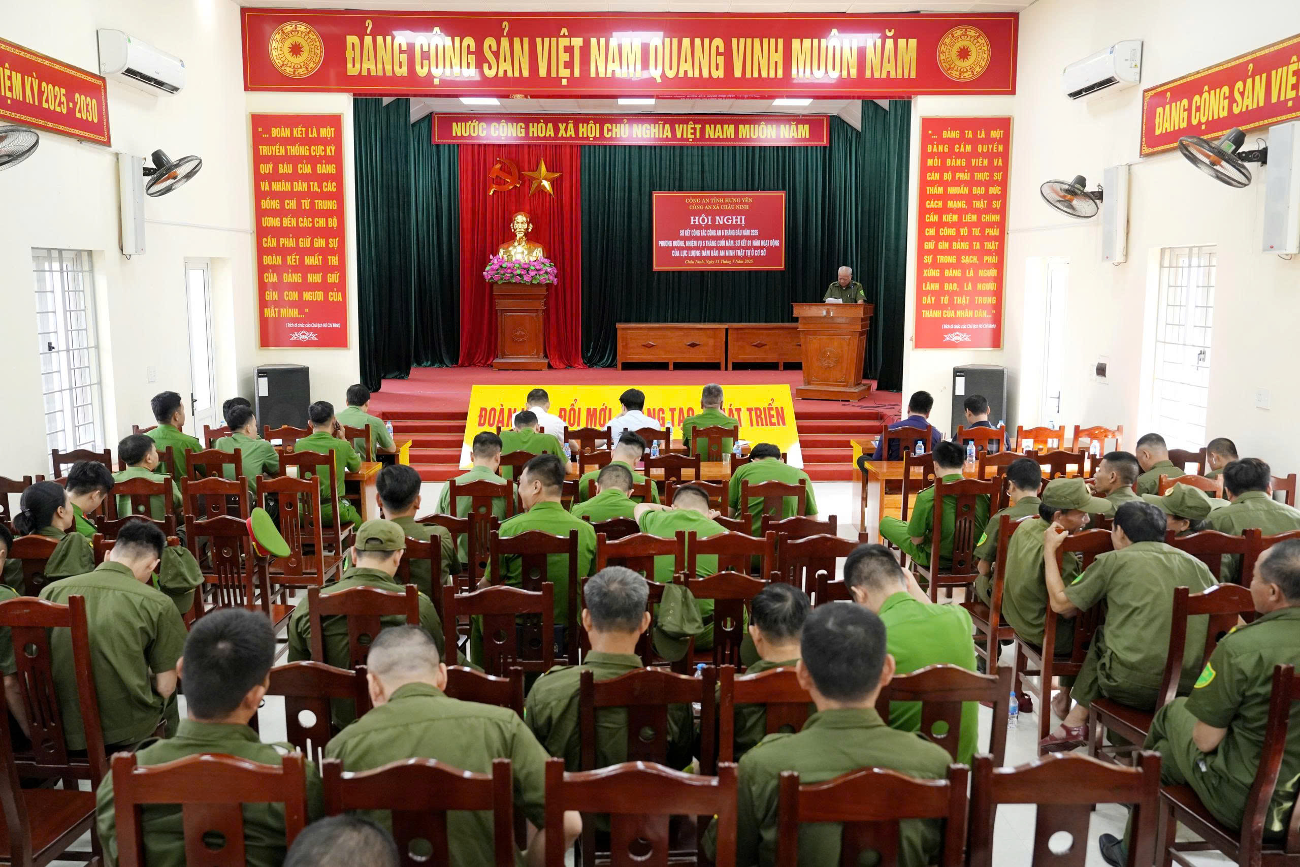 Công an xã Châu Ninh tổ chức Hội nghị sơ kết công tác 6 tháng đầu năm,  triển khai nhiệm vụ 6 tháng cuối năm 2025  Sơ kết 1 năm hoạt động của lực lượng bảo đảm an ninh trật tự ở cơ sở