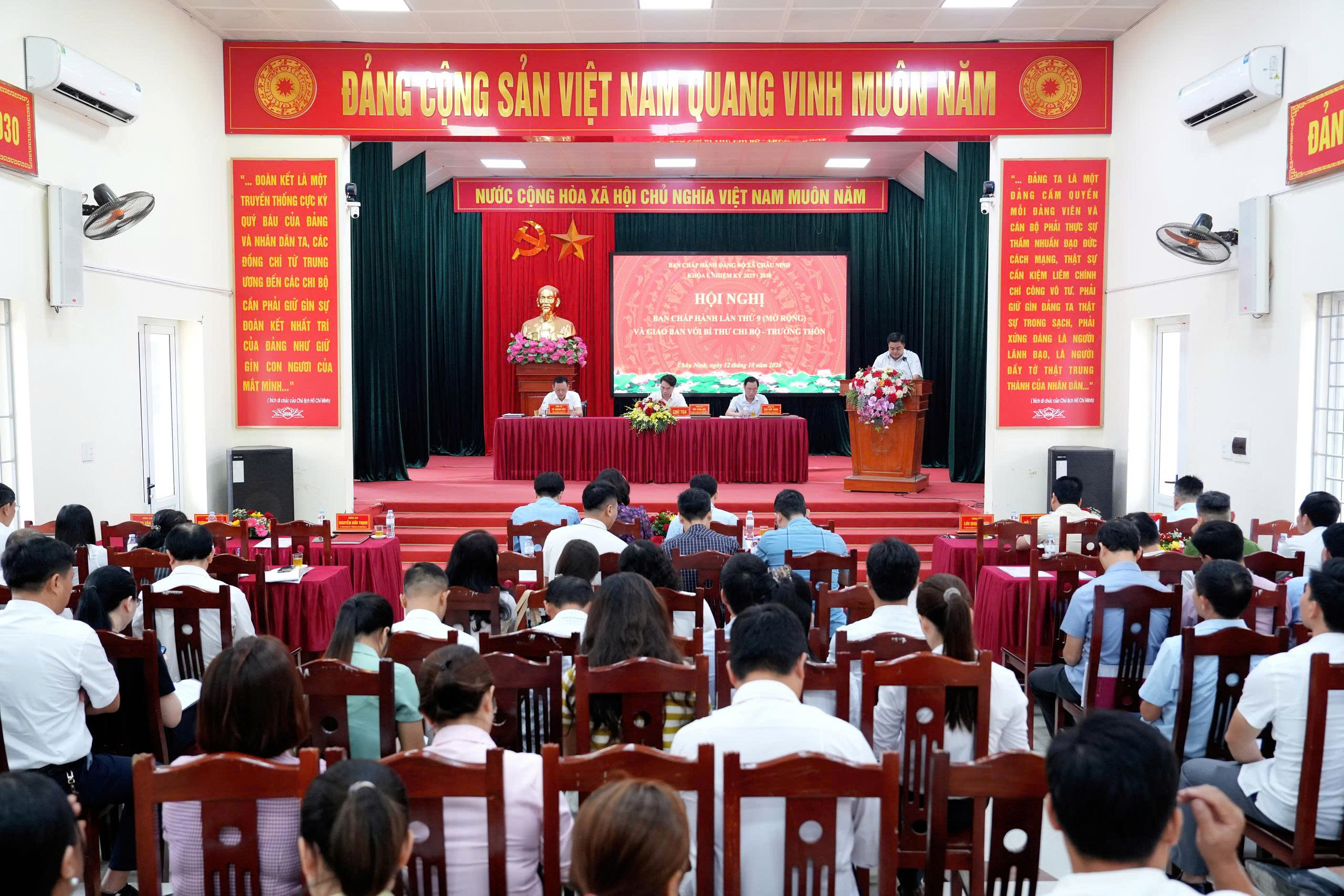 Hội nghị Ban Chấp hành lần thứ 9 (mở rộng) và giao ban với bí thư chi bộ, trưởng thôn